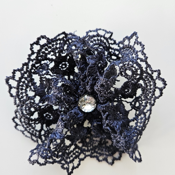 Accessories - Navy Blue Crochet Crystal Center Flower Hair Clip | SZ 4"
